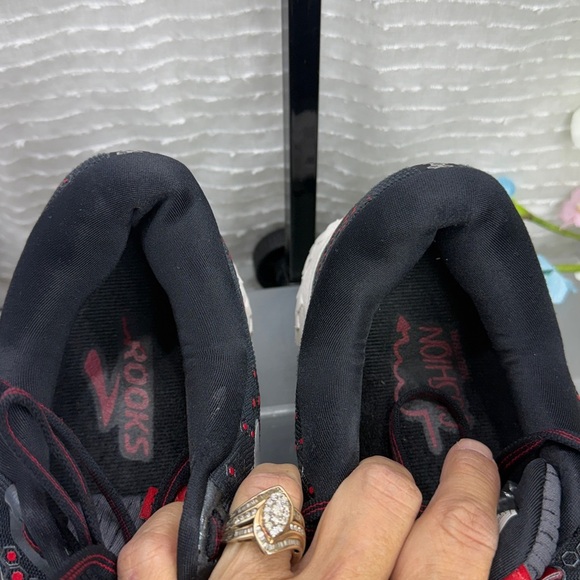 (R5) Brooks Men's Glycerin 17 Running Shoes, Size 11.5D, Black/Red - Picture 5 of 16